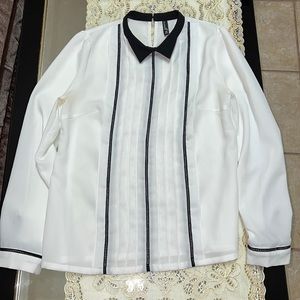 White long-sleeved blouse with black collar